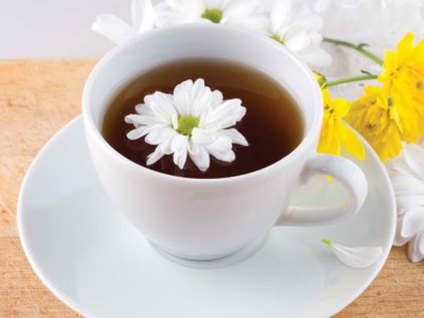 Hoa cúc được dùng làm trà hoặc kết hợp với các loại thảo dược khác giúp thanh nhiệt, chữa bệnh rất hiệu quả.